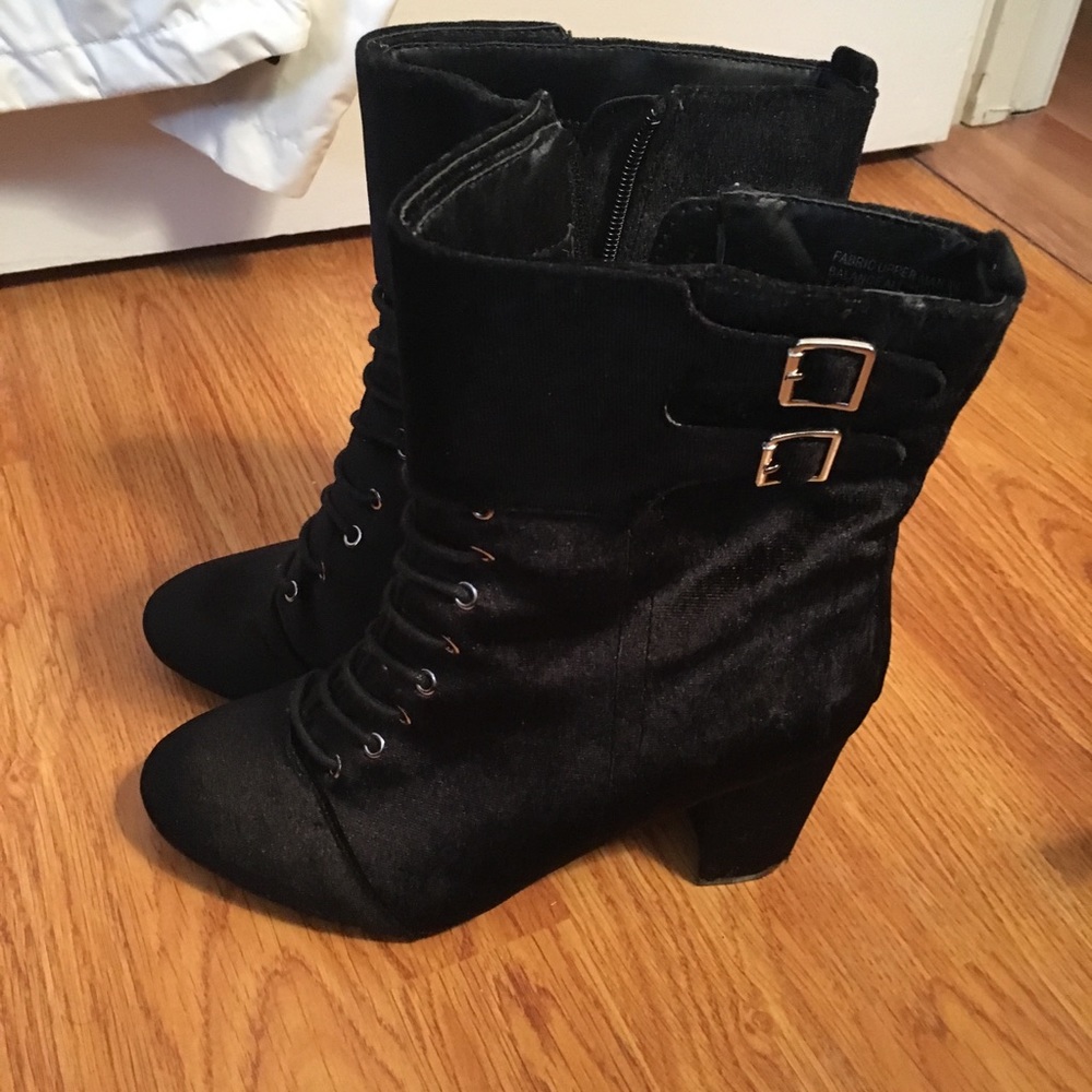 Black heeled wedge boots